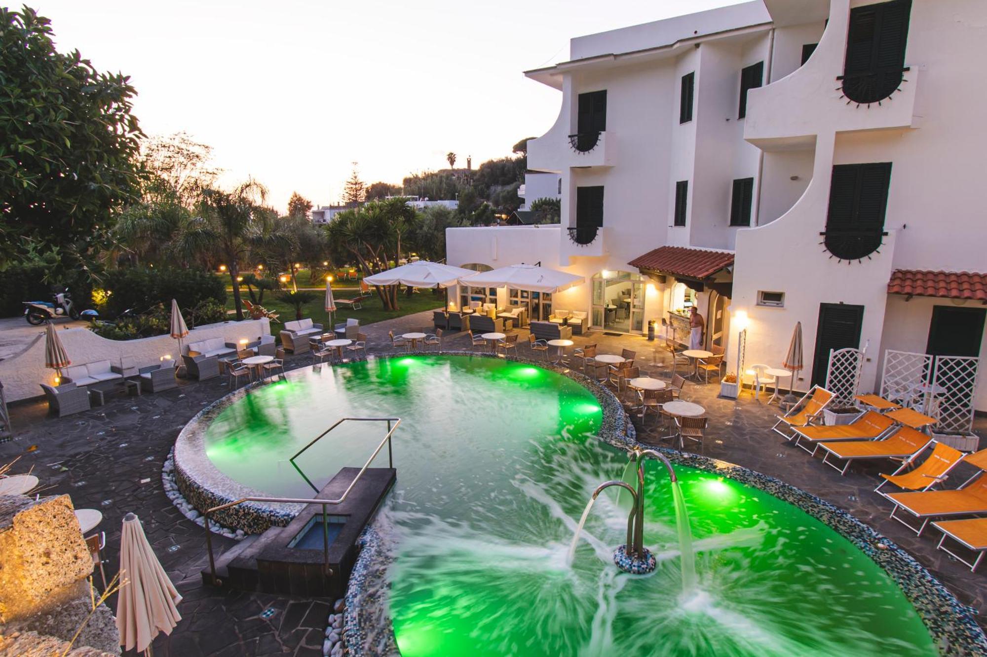 Victoria Park Resort Ischia Bagian luar foto
